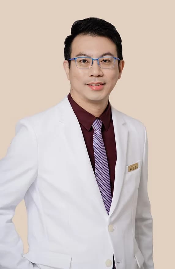 Dr. Tony Su, M.D — cố vấn chuyên môn được giới thiệu trong profile MVita
